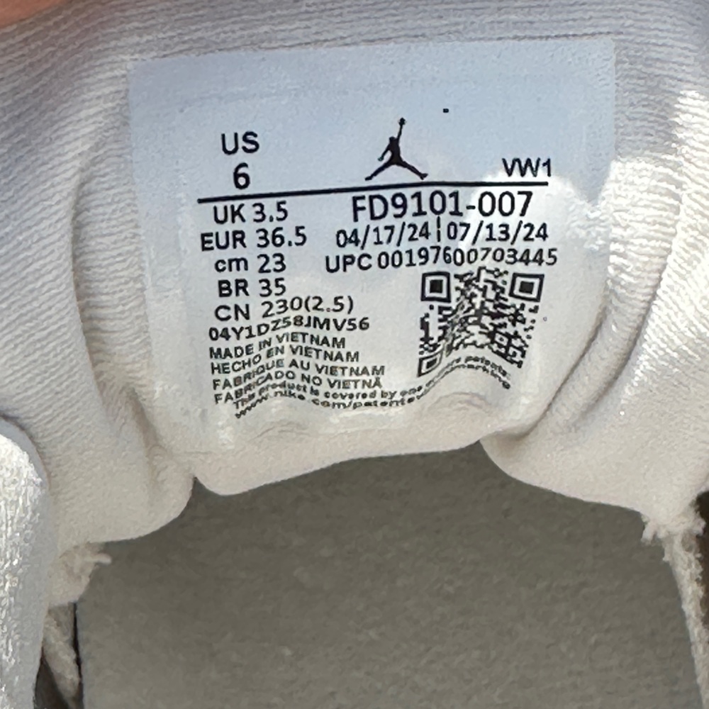 Nike Air Jordan 12 Retro Casual Sneaker (White Gold) - Womens 6 | fits 4.5Y NEW - Picture 9 of 10